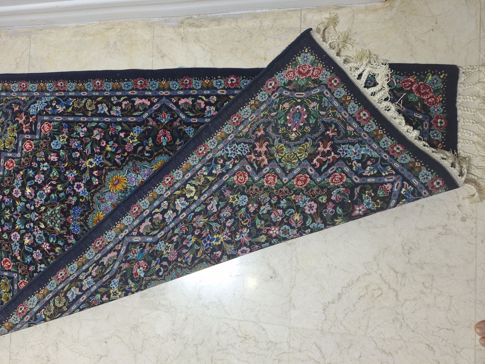 فرش دستباف گل ابریشم